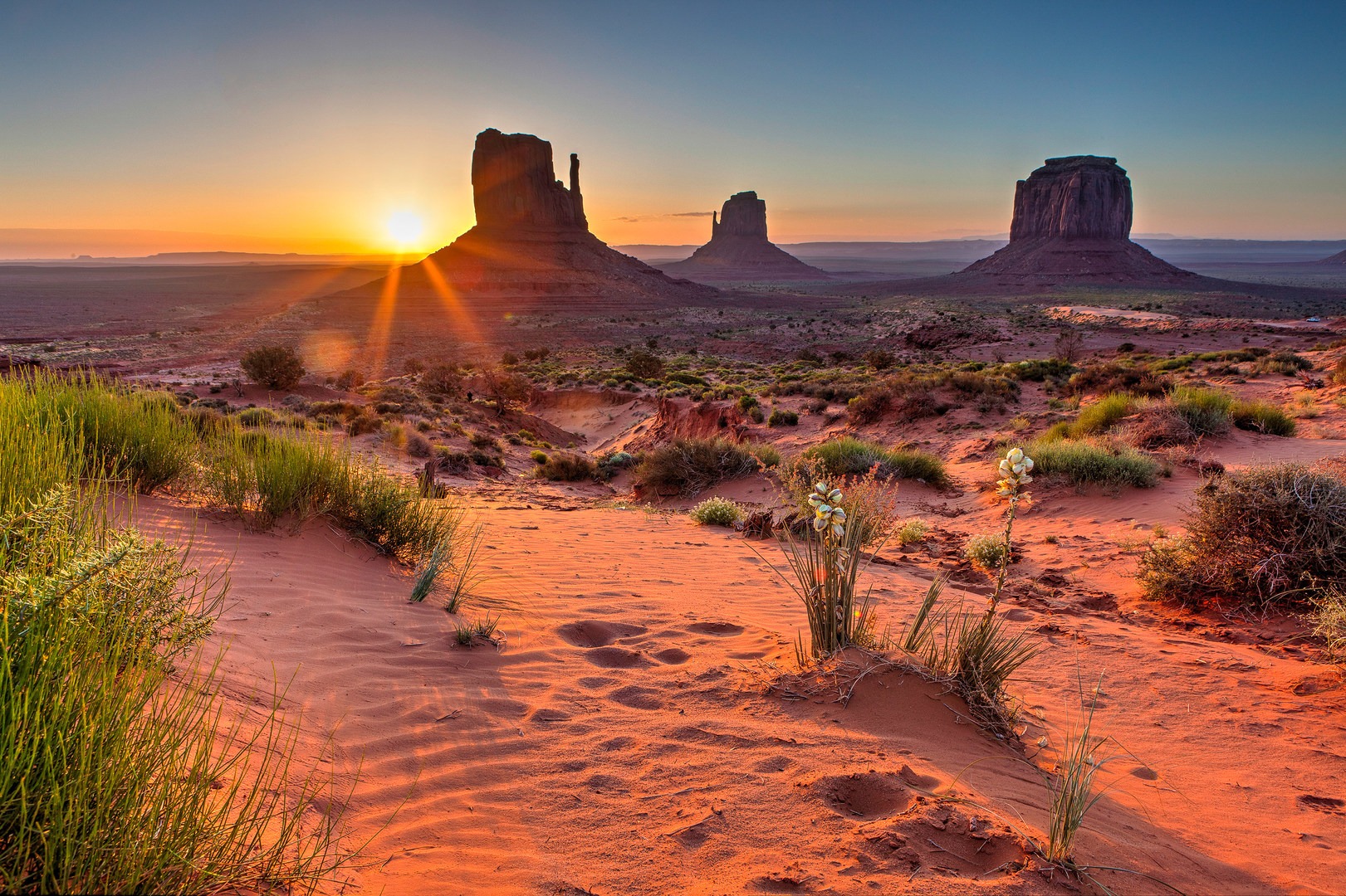 Monument Valley – Navajo Nation, Arizona, USA – Holiday Landmark