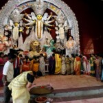 Indian Hindu women queue up to touch Hindu Goddess Durga, a ritual during the final day of the Durga Puja Festival at a Durga place of worship in Kolkata, 02 October 2006. The four day long Durga worship festival is celebrated in Indian states and culminates 02 October in the immersion of the idols of Hindu goddess Durga, who symbolises power and the triumph of good over evil in Hindu mythology. AFP PHOTO/Deshakalyan CHOWDHURY (Photo by DESHAKALYAN CHOWDHURY / AFP)